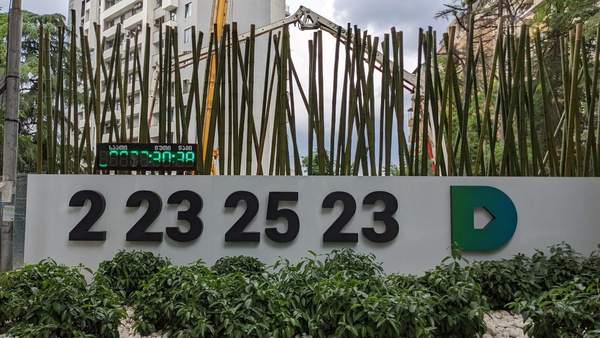 Domus ფასადი ღამე