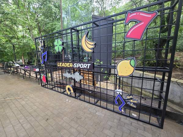 Leader Sport სარეკლამო ინსტალაცია
